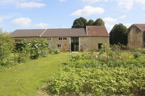 Exterior - BARLEY GRAIN AND DOGWOOD (BULSON)