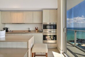 Køleskab, mikrobølgeovn, ovn, opvaskemaskine