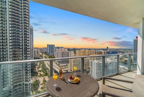 Outdoor dining - 1711 Hyde Beach on the Ocean View 2 Bed 2 Bath (Broward County)