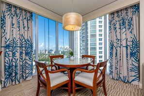 Dining - International Resort 1600 Sqf Ocean View Terrace (Sunny Isles Beach)