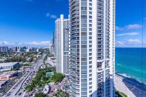 Exterior - International Resort 1600 Sqf Ocean View Terrace (Sunny Isles Beach)