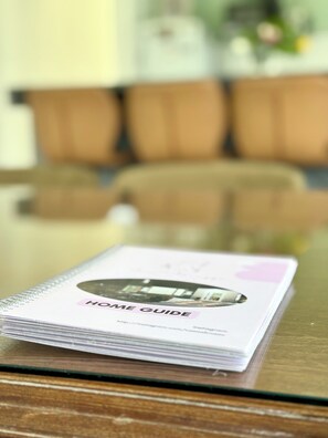Un folleto con el título 