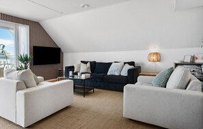 Smart TV, fireplace, table football, ping pong