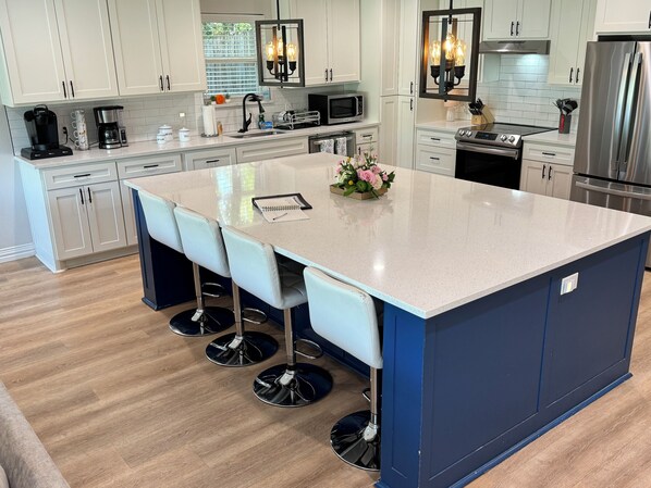 Private kitchen - NEWLY refreshed! Beautiful 4-bedroom home on Cedar Creek Lake, Mabank sleeps 17 (Mabank)