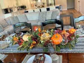 Dining - NEWLY refreshed! Beautiful 4-bedroom home on Cedar Creek Lake, Mabank sleeps 17 (Mabank)