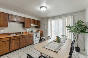 Fridge, oven, stovetop, cookware/dishes/utensils
