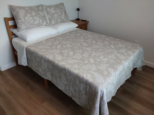 3 bedrooms, desk, free WiFi, bed sheets