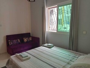 2 slaapkamers, een strijkplank/strijkijzer, wifi, beddengoed