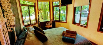 Free pet-friendly nice Cabin/Wifi/AC/Kitchen/Grill