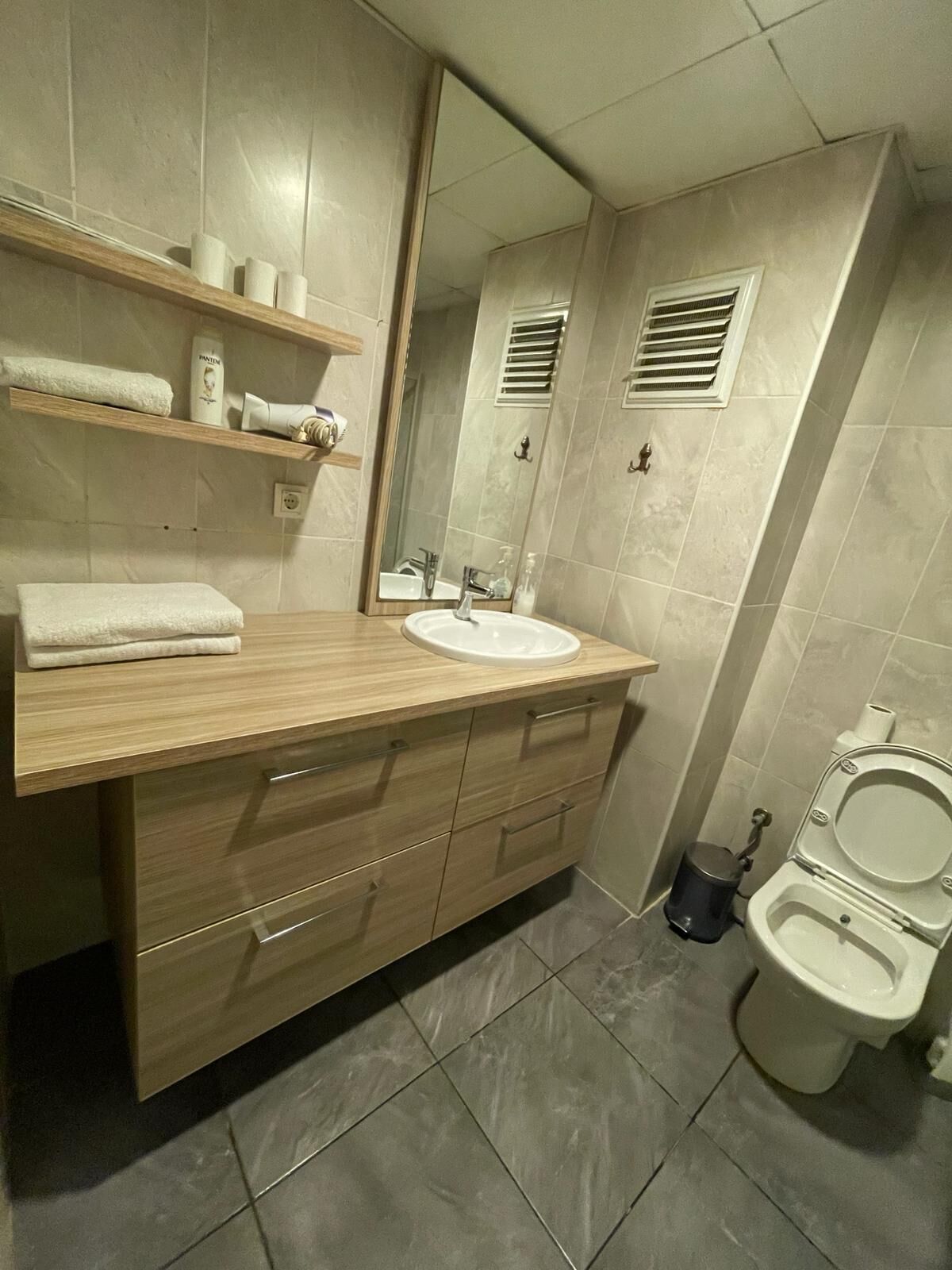 Studio – classic, røyk, sjøutsikt | Bad | Dusj, toalettartikler (inkludert), hårføner og tøfler