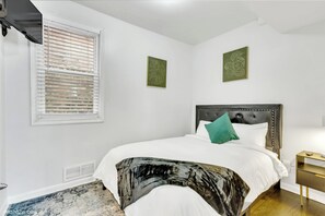 3 soverom, strykejern/-brett, wi-fi og sengetøy