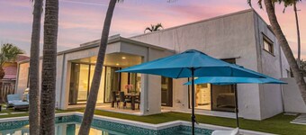 HOUSE BY THE BEACH, HEATED POOL, TRANQUIL, UPSCALE, LUSH NEIGHBORHOOD.