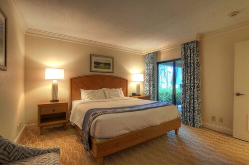 Luxury Palm Harbor Beach Condo - 2 Miles to Gulf, Sleeps 4, Gated Resort