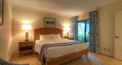 Luxury Palm Harbor Beach Condo - 2 Miles to Gulf, Sleeps 4, Gated Resort