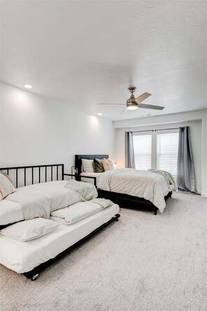 3 bedrooms, travel crib, WiFi, bed sheets
