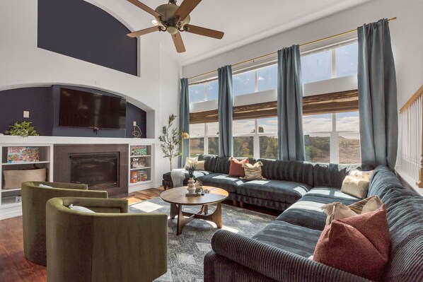 TV connectée, cheminée, baby-foot, table de tennis de table