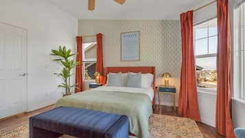 5 bedrooms, desk, iron/ironing board, travel cot