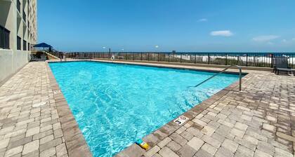 Beachfront Ground Floor Condo in Orange Beach with Pool, Hot Tub! 🌊☀️