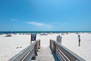 On the beach - Enclave Unit 201- Fam Friendly Beach Front condo! (Orange Beach)