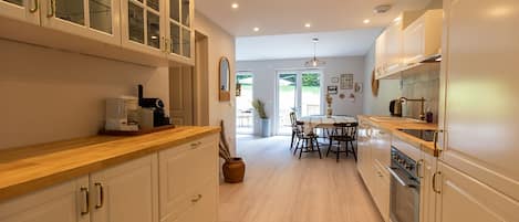 Coffee/tea maker, fridge, microwave, oven