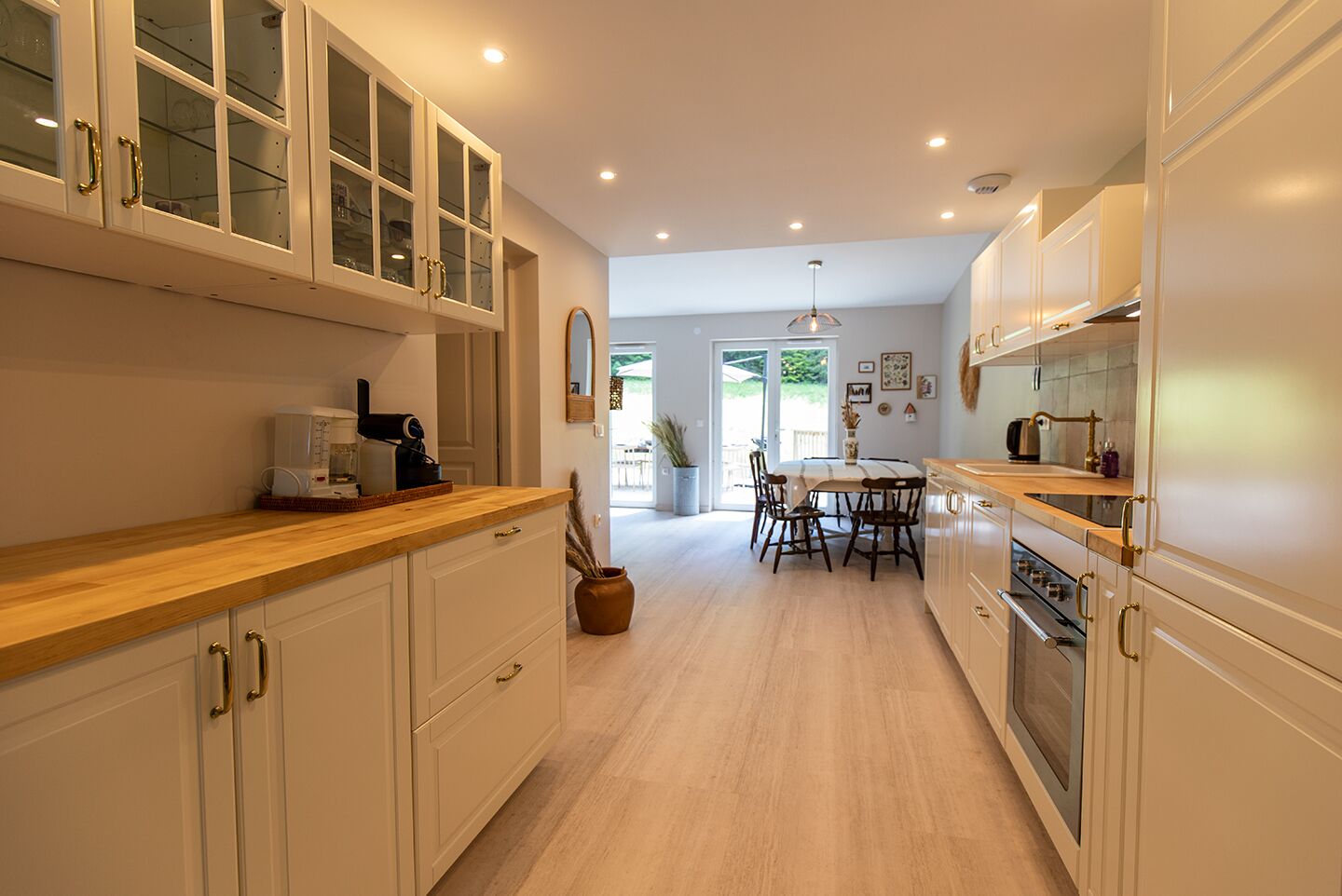 Geladeira, micro-ondas, fogão, cooktop