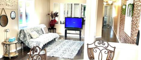 Älytelevisio, takka, tietokoneen näyttö