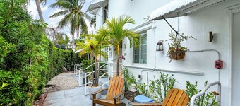 Cozy 1-bedroom apartment in lovely Miami Beach steps away from the beach