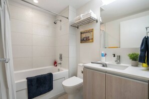 Hair dryer, soap, shampoo - The Nova - Stampede Views & Free Parking! (Calgary)