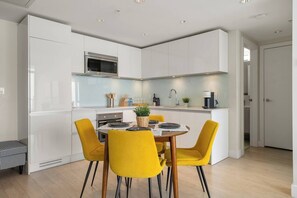 Dining - The Nova - Stampede Views & Free Parking! (Calgary)