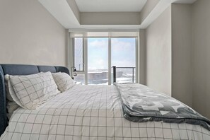 1 bedroom, iron/ironing board, WiFi, bed sheets - The Nova - Stampede Views & Free Parking! (Calgary)