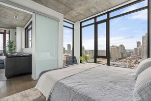 2 bedrooms, WiFi - The Metro - Swimming Pool + DT City Views! (Calgary)