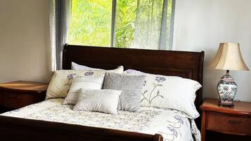 2 bedrooms, iron/ironing board, WiFi