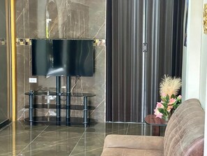 Interior - House in Paso Canoas, CR, of 84 with 3 AC and fully equipped. (Paso Canoas)