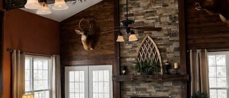 Smart-TV, Kamin, DVD-Player