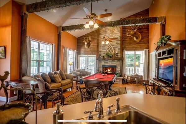 Games room - Spectacular Mountain View - Close to Attractions (Sevierville)