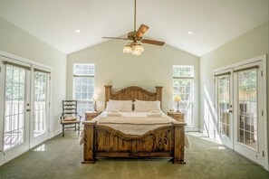 3 chambres, fer et planche à repasser, Wi-Fi gratuit, draps fournis