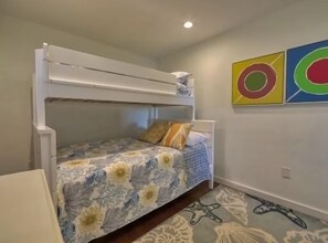 2 bedrooms, iron/ironing board, free WiFi