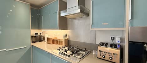Fridge, microwave, oven, stovetop