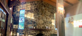 Stunning Soulful Rustic Retreat in acres of native bushland. Pet friendly