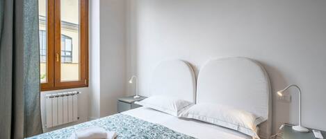 1 habitación, tabla de planchar con plancha, wifi y ropa de cama