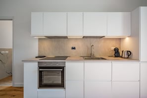 Kühlschrank, Ofen, Herdplatte, Geschirrspüler