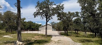 Pet-friendly Retreat 13 miles from Fredericksburg w/ Hot Tub
