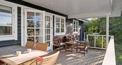 Nice home in Gilleleje with WiFi