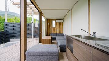 Down duvets, free rollaway beds, free WiFi, bed sheets