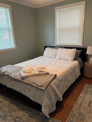2 bedrooms, desk, iron/ironing board, free WiFi
