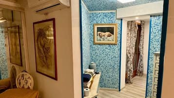 Family Quadruple Room | Living area