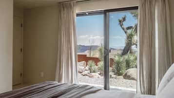 2 bedrooms, desk, travel crib, free WiFi