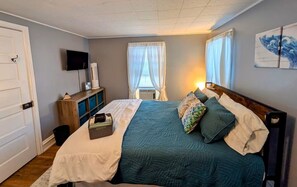 4 bedrooms, desk, iron/ironing board, free WiFi