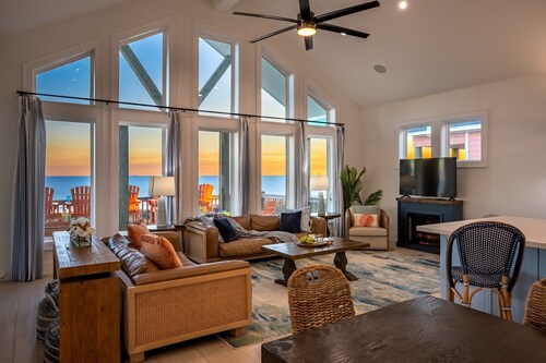 Luxury Beachfront 4BR with Pool, Hot tub, Elevator