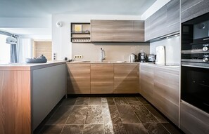 Fridge, oven, dishwasher, coffee/tea maker
